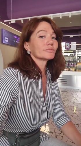 Coffee and selfies at a purple dessert café in Saratov