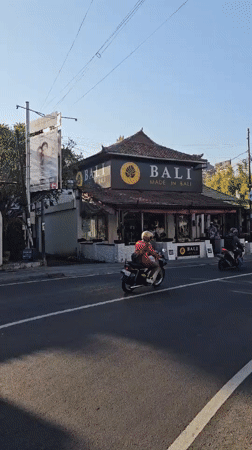 Morning walkabout captures everyday Denpasar street life and architecture