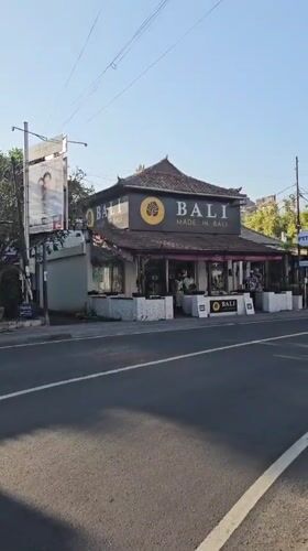 Morning walkabout captures everyday Denpasar street life and architecture