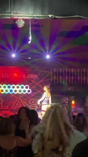 Melodic house techno night at a packed Alanya club