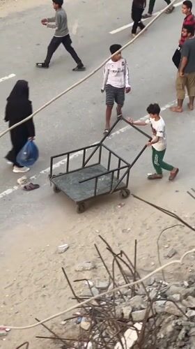 Khan Yunis shows destruction, refugee camps amid ongoing daily life
