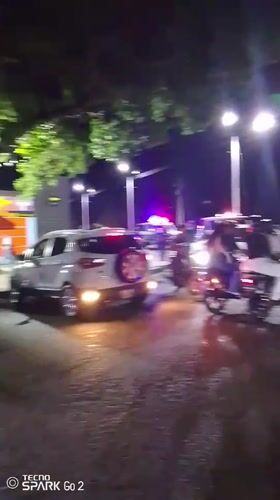 Nighttime street gathering draws crowds, police in Tinaquillo, Venezuela