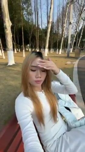 Woman documents park visit across Chongqing area