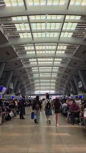 Inside Beijing Fengtai Station on a busy morning