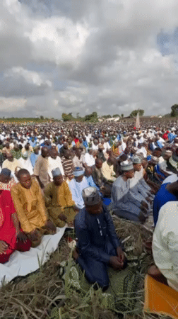 Mass outdoor Islamic prayer gathering draws hundreds in Lagos