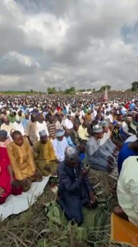 Mass outdoor Islamic prayer gathering draws hundreds in Lagos