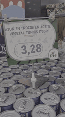 Grocery store displays canned tuna priced at 3,28 in Caracas