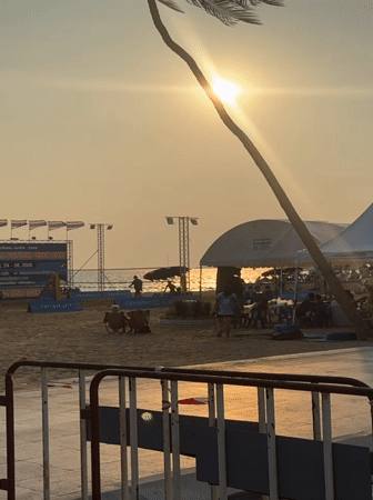 Sunset draws crowds to Pattaya beach scene