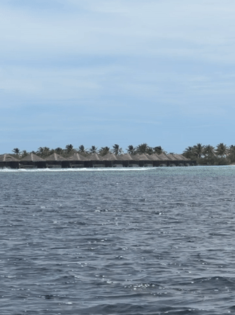 Tourist captures video of overwater bungalows at Maldives resort