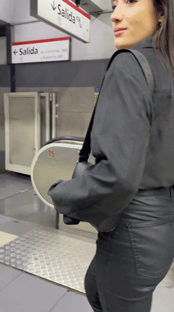 Morning commuter activity recorded at Buenos Aires subway stations