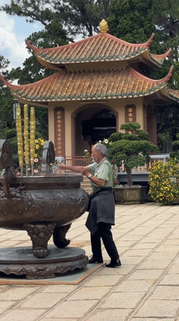 Morning temple rituals and maintenance captured at Da Lat Buddhist complex