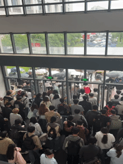 Students navigate rainy campus conditions in Jiangjin, China