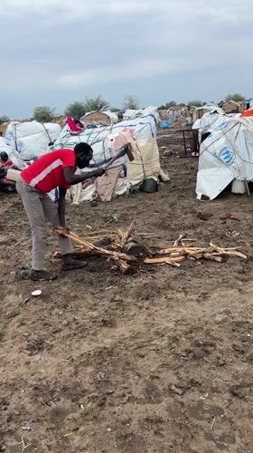 Hands-on work with sticks and branches at Ethiopian refugee camp