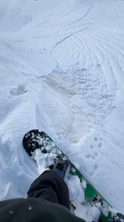 Snowboarder captured on video in fresh snow in Abkhazia