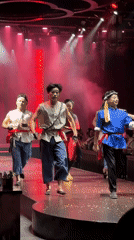 Traditional Chinese theater performance captivates restaurant diners in Chongqing