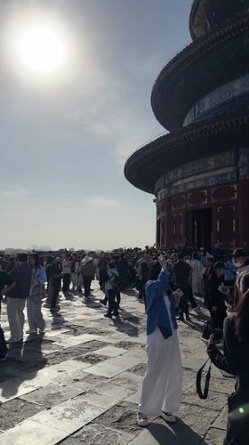 Crowds gather at Beijing's Temple of Heaven under clear skies