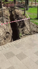 Construction work continues in Ramenskoye park amid visitors