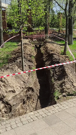 Construction work continues in Ramenskoye park amid visitors