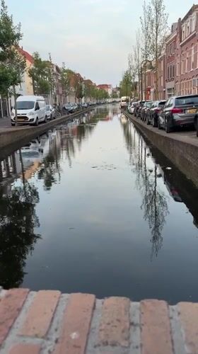 Evening documentation of Delft canals and historic Nieuwe Kerk