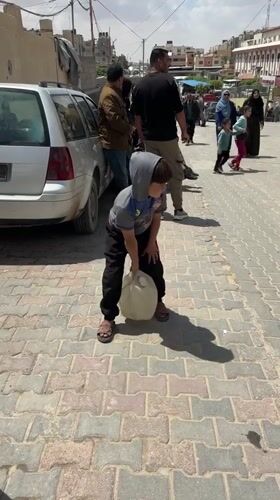 Daily life moments captured in Khan Yunis streets