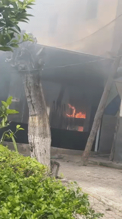 Building fire draws crowds in Fes, Morocco