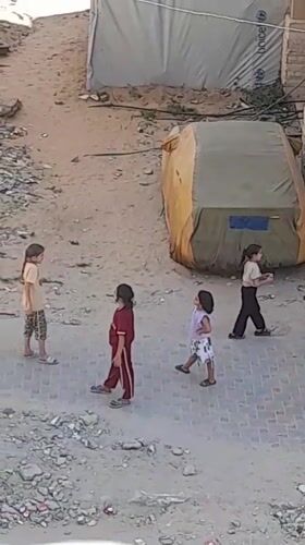 Daily life and destruction across Khan Yunis displacement camps