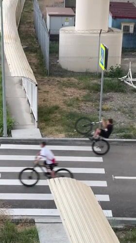 A summer evening in Sochi — streets, flowers, wine, and miniatures