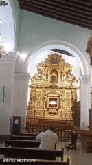 Evening life documented across Caracas churches and streets