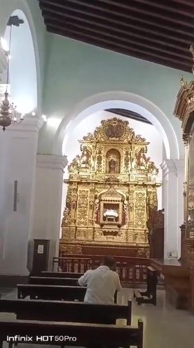 Evening life documented across Caracas churches and streets