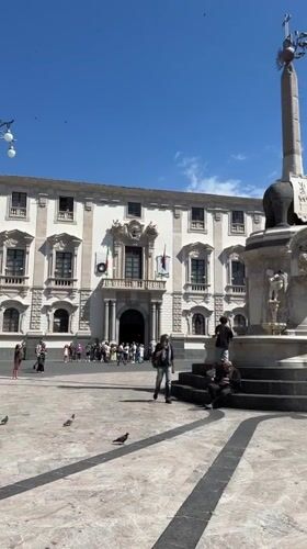 Sunny day draws crowds to Catania's historic Piazza del Duomo