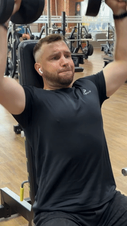 Gym sessions and mirror selfies on a Friday morning in Chaikovsky
