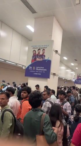 Heavy morning rush hour crowds documented at Bengaluru metro stations