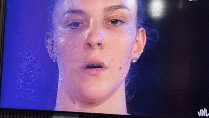 Evening volleyball viewing session documented in Xàtiva home