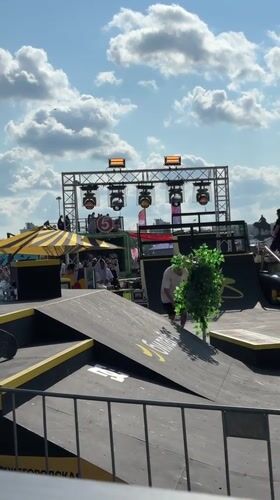Outdoor skate event draws tricks and crowds in Nizhny Novgorod