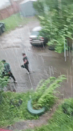 Heavy rainstorm batters Sosnovo with strong winds and driving rain
