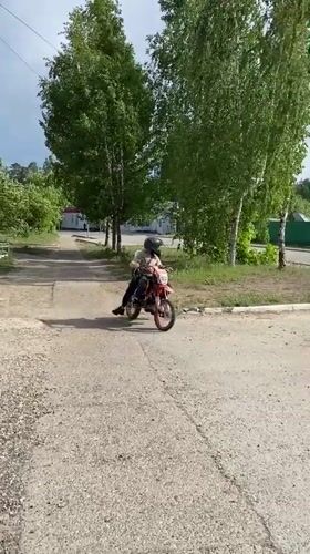 Everyday moments captured in Noviy, Russia over 17 minutes