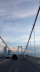 Traffic flows across red-cable suspension bridge in Đà Nẵng