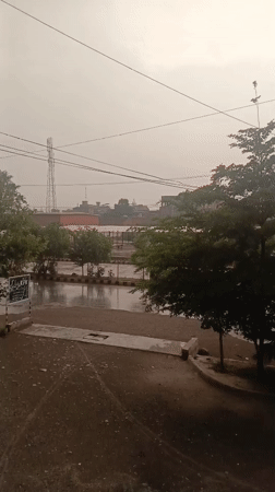 Rainy day conditions documented by witnesses in urban area