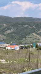 Small aircraft observed landing approach over rural Yahinovo, Bulgaria