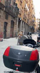 Barcelona street life and architecture documented in 19-minute sequence