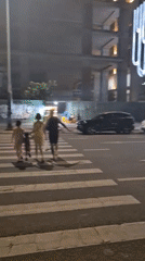 Evening life documented across Đà Nẵng's streets and beaches