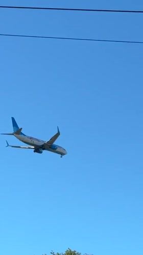 Aircraft spotted on landing approach over Sirius, Russia