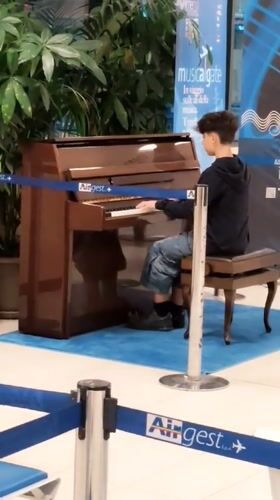 Piano playing and public art inside a Marsala cultural space