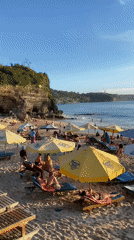 Busy beach day draws crowds to Kuta Selatan