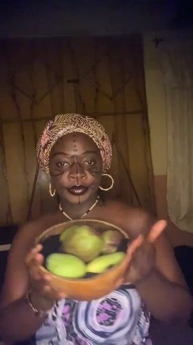 Traditional dress portrait session captured in Maigizo, Nigeria