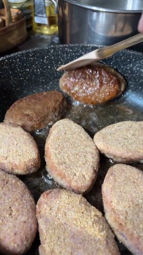 Home cooking documented in Chaykovsky: patties frying, dumplings prepared
