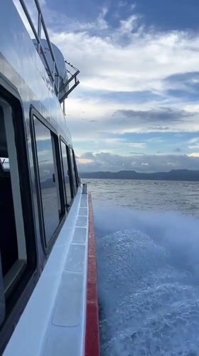 White boat creates wake near Jungutbatu, Indonesia