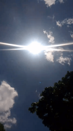 Sunny afternoon weather documented in Caracas