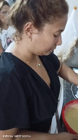 Late-night baking session captured alongside Caracas cityscape views