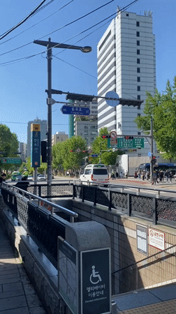 Ordinary street life captured across Seoul intersections